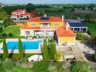 Contemporary Villa in a Prestigious Golf Resort