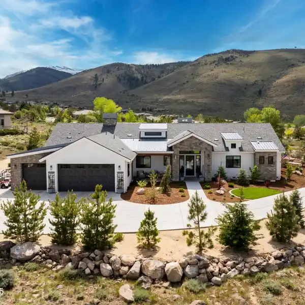 EXCEPTIONAL SINGLE-STORY HOME IN ARROWCREEK