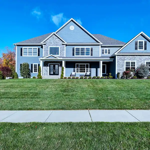 METICULOUSLY MAINTAINED HOME IN A CONVENIENT LOCATION