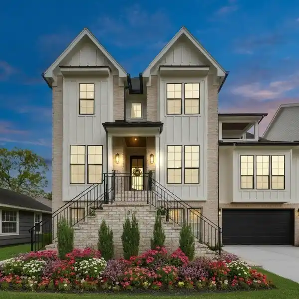 LUXURIOUS HOME IN HOUSTON’S PRESTIGIOUS TIMBERGROVE MANOR