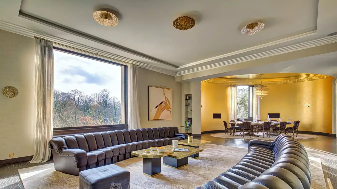 High-end Apartment in a Prestigious Building