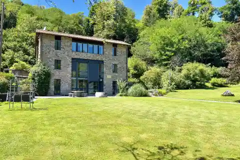 Exclusive Estate Offering Privacy Near Lugano Center