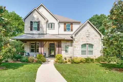 Family Home in the Heart of Lakewood