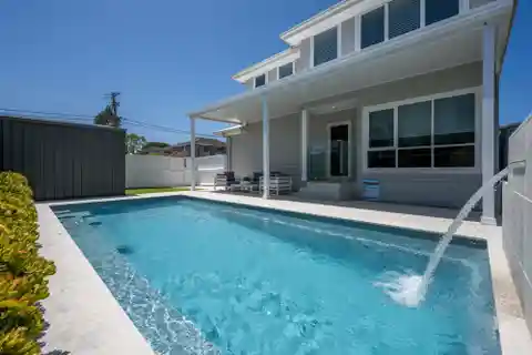 Contemporary Home in Prime Beachfront Setting