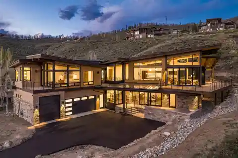 Thoughtfully Site-planned New Contemporary Masterpiece