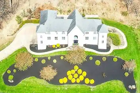 Charming Elegance with a Heartfelt Glow