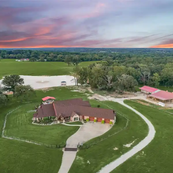 INCREDIBLE WINONA PROPERTY IN IDEAL LOCATION