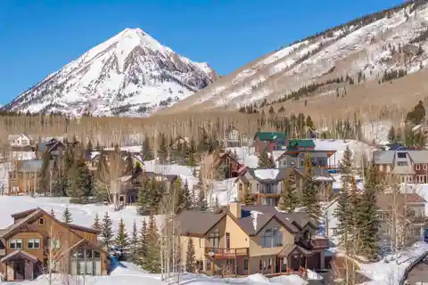 Mountain Retreat in Sought-after Meridian Lake Park