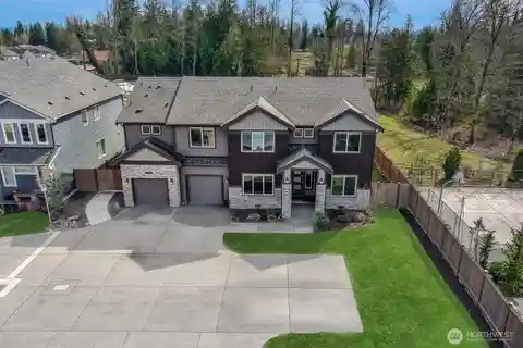 Immaculate Home in a Private Setting