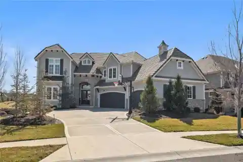 The Paradise Manor in Mills Farm