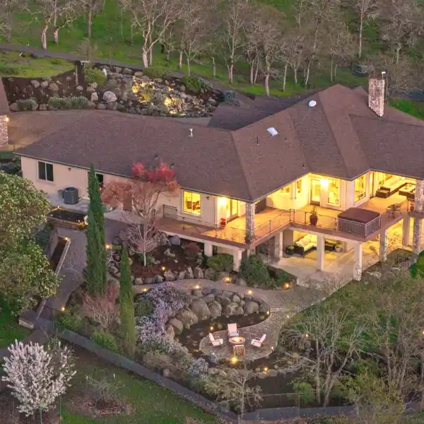 ELEGANT CLOSE-IN 79.67-ACRE PROPERTY
