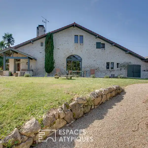 HISTORIC 17TH-CENTURY ESTATE NEAR BEACHES