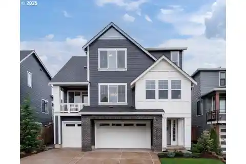 Exquisite Custom Home in Thompson Woods