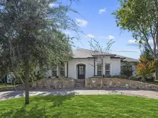 Refined Living with Vaulted Elegance Indoors