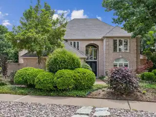 Lakeside Cul-de-sac Luxury in Guard-gated Oakdale