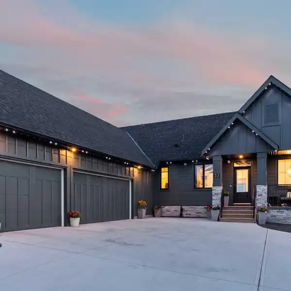 SPACIOUS FAMILY HOME ON NEARLY HALF ACRE