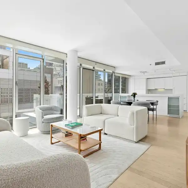 LIGHT-FILLED RENTAL WITH SPACIOUS PRIVATE TERRACE