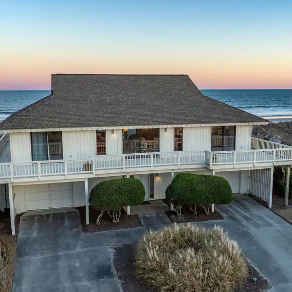 OCEANFRONT RESIDENCE ON EXCLUSIVE FIGURE 8 ISLAND