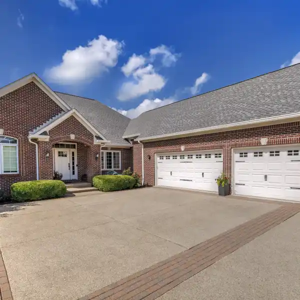 ELEGANCE AND COMFORT ON THE SAGAMORE GOLF COURSE