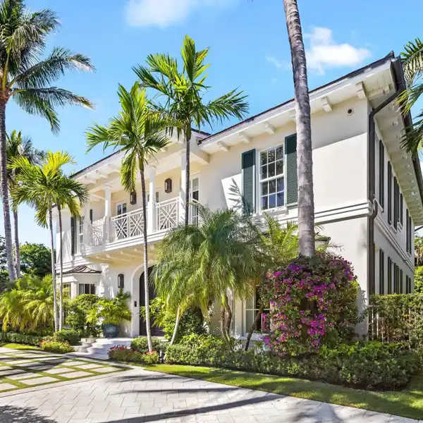 LIKE-NEW COLONIAL RESIDENCE