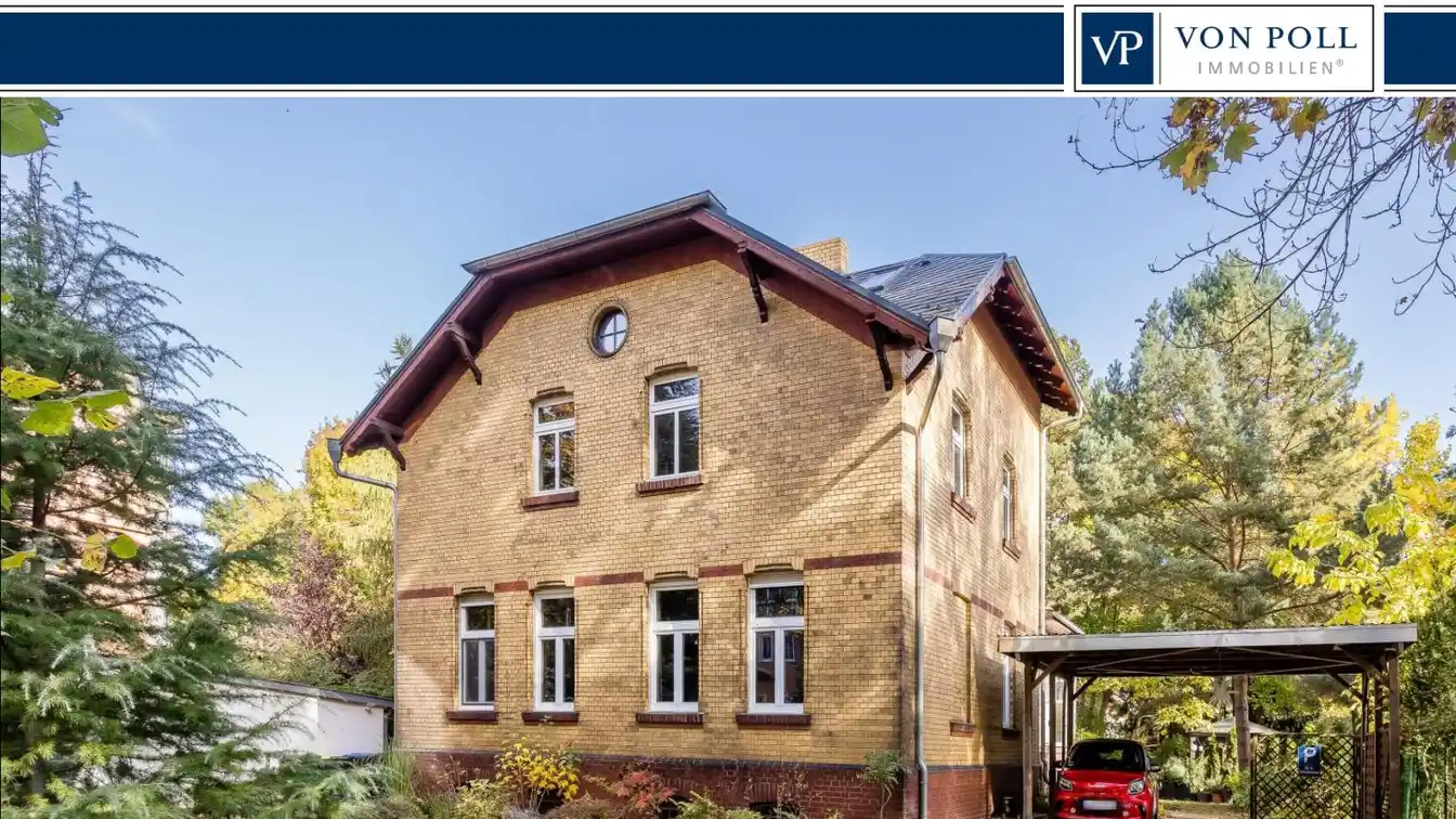 Historic Property with Large Plot Close to the Water