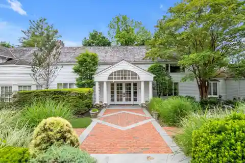 Resort-style Living in Great Neck Estates