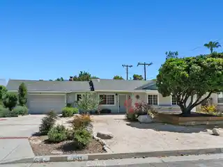 Fully Renovated Home Blending Elegance and Comfort