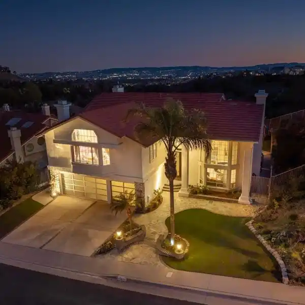 STATELY PORTER RANCH ESTATES HOME