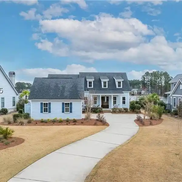 WATERFRONT CHARMER WITH LONG VIEW OF HAMPTON LAKE