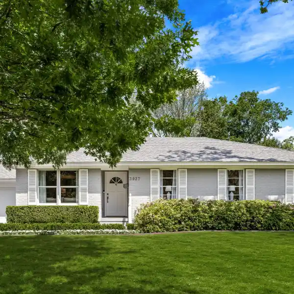 CHARMING HOME IN MIDWAY HOLLOW