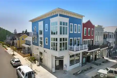 Unique Pacific Landing Townhome