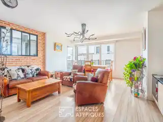 High-floor Apartment with Triple Exposure