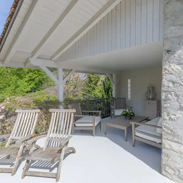 EXCLUSIVE AND EXCEPTIONAL VILLAGE HOUSE