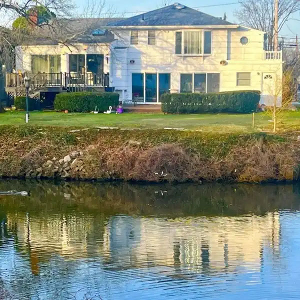 LAKEFRONT OASIS AND WILDLIFE SANCTUARY