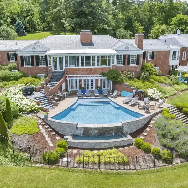 CUSTOM RETREAT OVERLOOKING SPRING VALLEY LAKE