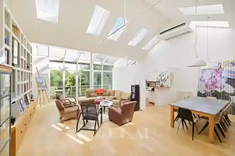 Exceptional Mid 19th Century Property Bathed in Sunshine