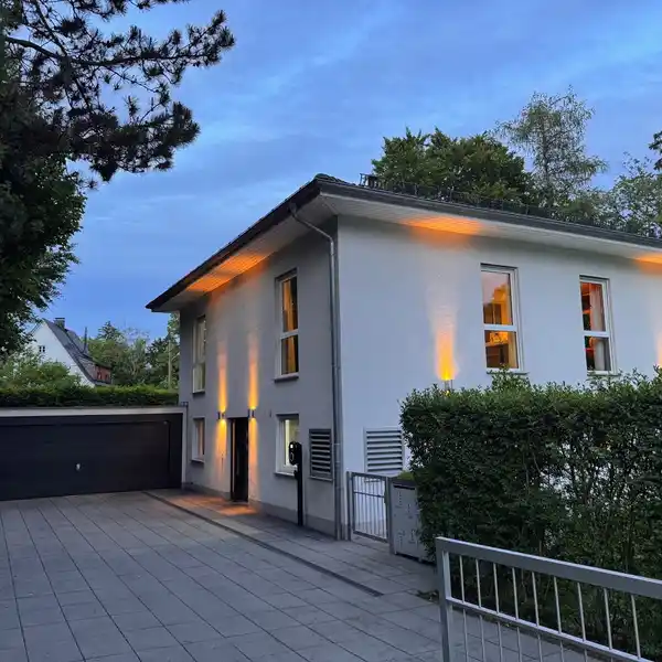 MODERN LIVING IN AN IDYLLIC NATURAL SETTING