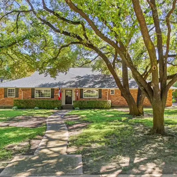 RARE CORNER ESTATE WITH GRAND OAKS AND POOL