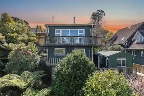 Architectural 1960s Gem Surrounded by Nature