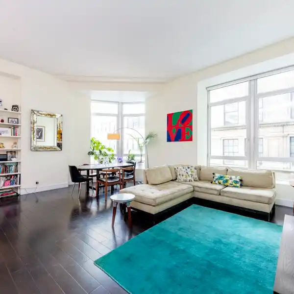 MODERN LOFT-LIKE CORNER HOME