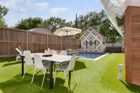 Beautifully Renovated Circa 1900 Travis Heights Cottage