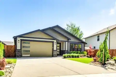 New Rambler in Desirable Fernwood Estates