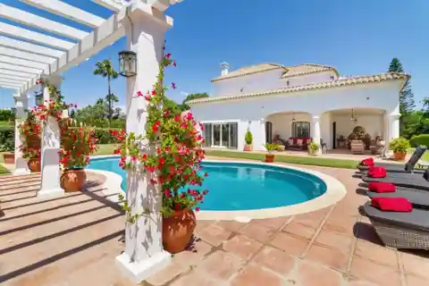 Exceptional Three-Level Property