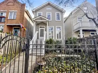 Meticulously Maintained Home in Roscoe Village