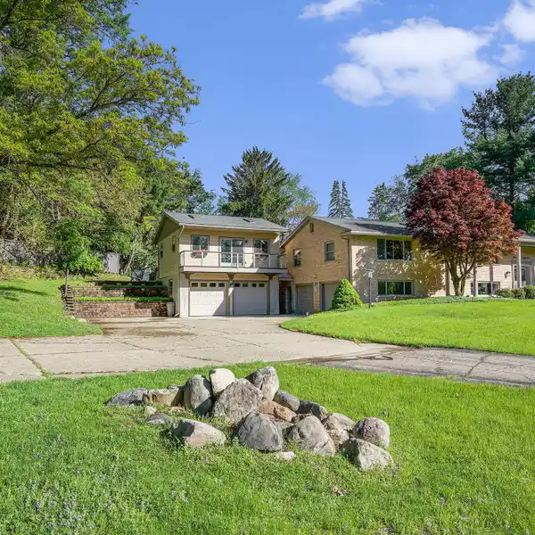 PRIVATE RETREAT IN HURON RIVER HEIGHTS