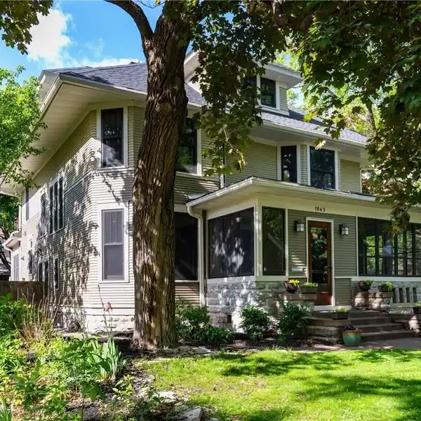 1904 HOME IN HISTORIC SUMMIT HILL