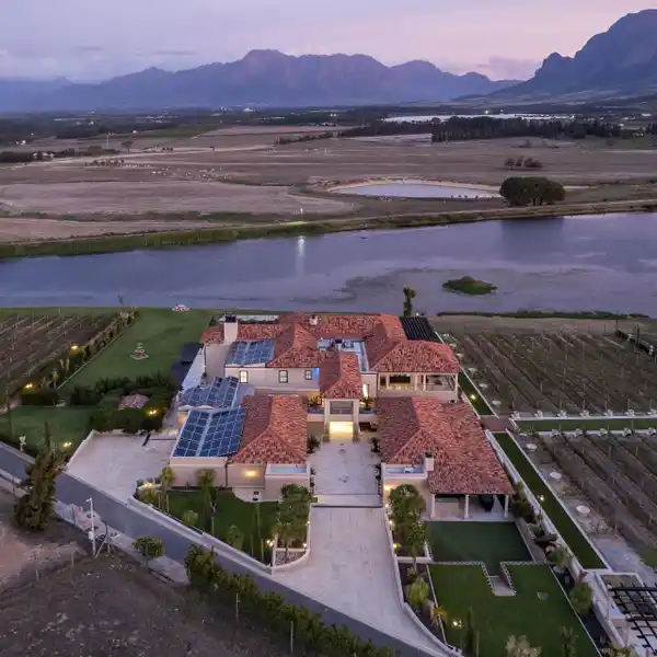 EXCEPTIONAL CUTTING-EDGE VILLA