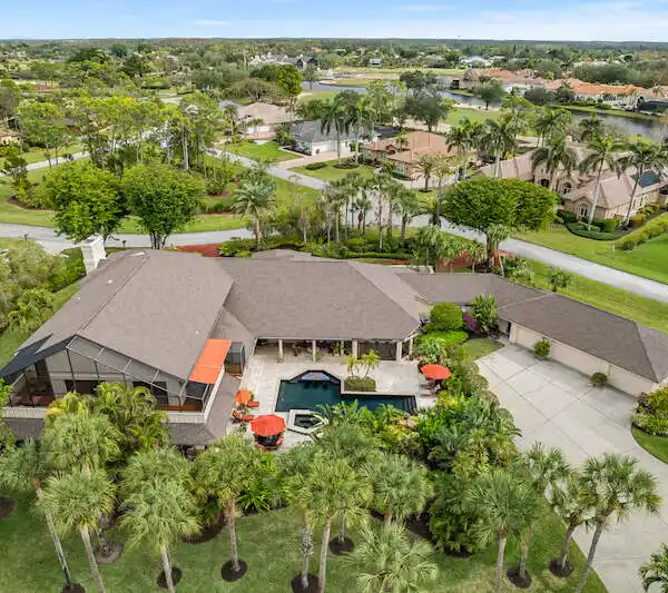 EXQUISITE LUXURY ESTATE IN AN EXCLUSIVE COUNTRY CLUB