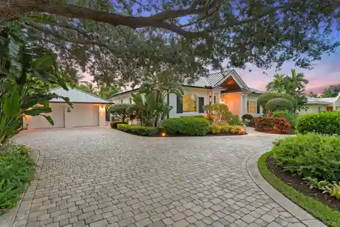 Meticulously Remodeled Downtown Stuart-Area Home