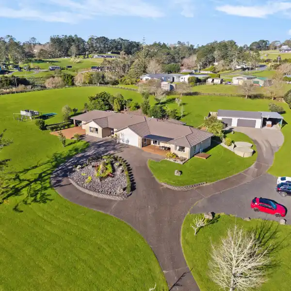 FLEXIBLE LIFESTYLE ESTATE MINUTES FROM SILVERDALE